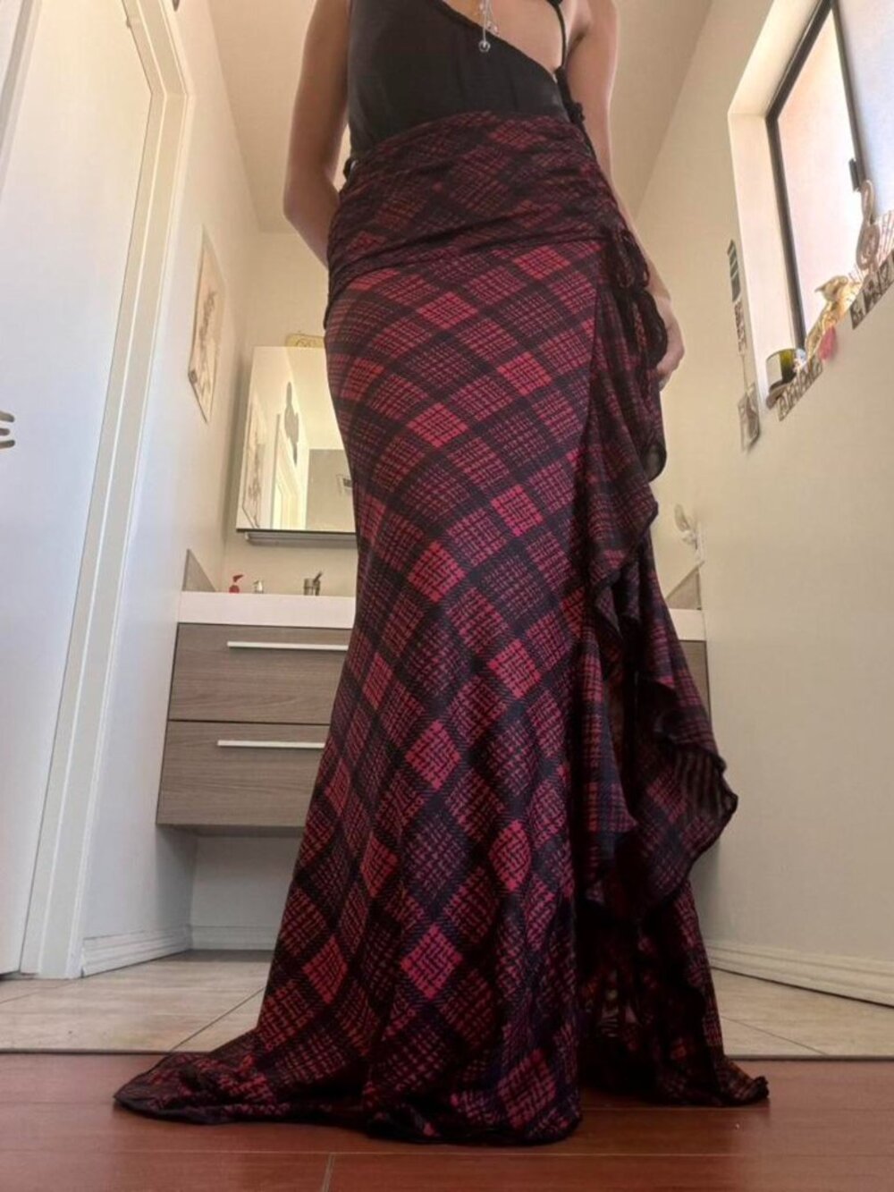 THE_CRIMSON_RUFFLE_MAXI_SKIRT